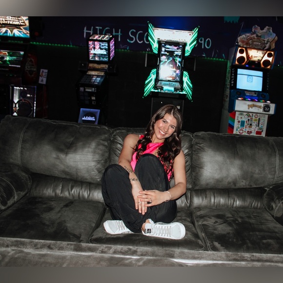 Meet your Posher, Madison - Picture 2 of 2